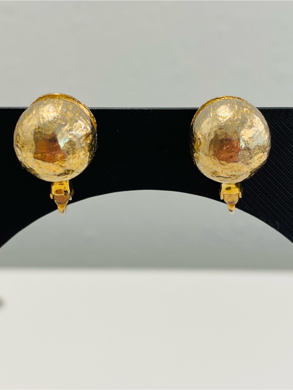 Vintage Gold Tone Hammered Round Ball Stud Earrings Clip On Textured